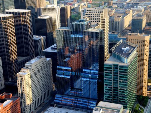 Industrious takes additional space in Ogilvie at KBS’ Accenture Tower to meet demand in Chicago