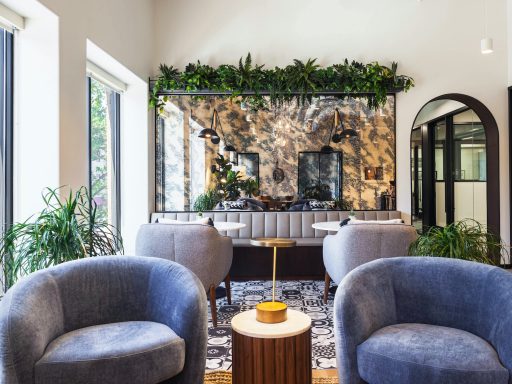 Inside Industrious Country Club Plaza.||||||||||||||||Offices come fully-furnished with desks and Herman Miller chairs.||Informal huddle rooms are perfect for brainstorms and discussions with small groups.||There are a number of conference rooms designed for meetings of different sizes.||Private