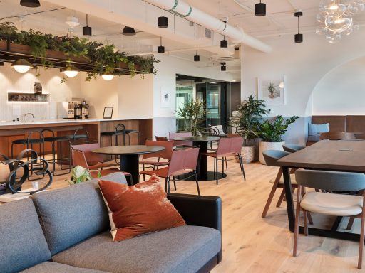 Industrious Alexandria Carlyle Tower is within half an hour of Washington, D.C.